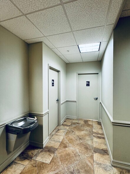 More Photos Of 1110 Pine Ridge Rd, Naples Office For Sale