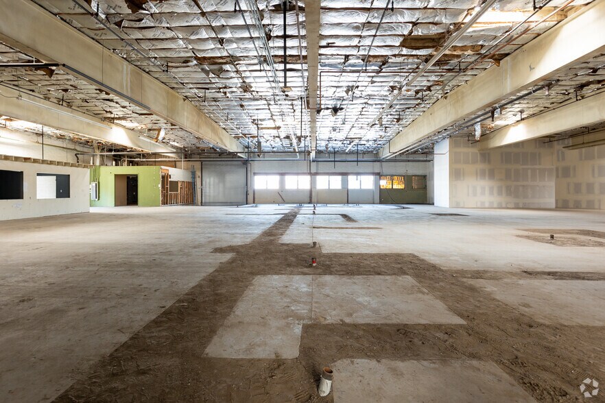 More Photos Of 3049 La Cienega Blvd, Culver City Warehouse For Lease