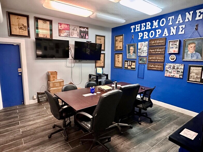 More Photos Of 414 W 9th St, Sanford Office For Sale