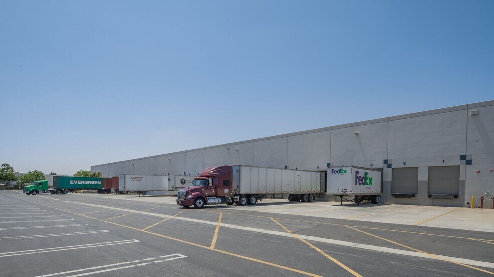 More Photos Of 20801 S Santa Fe Ave, Carson Warehouse For Lease