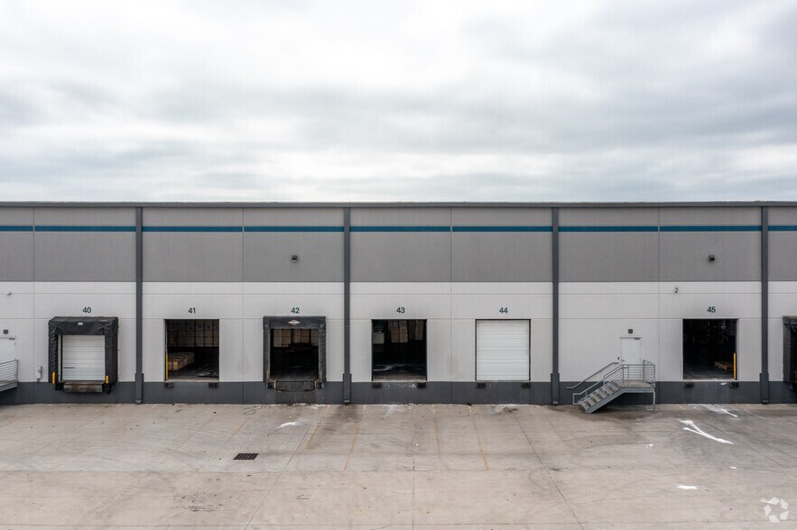 More Photos Of 4330 Underwood Rd, Pasadena Warehouse For Lease