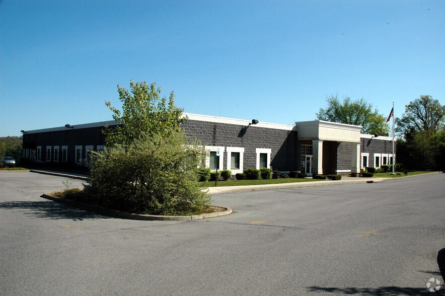 Primary Photo Of 27 Matthews St, Goshen Medical For Lease