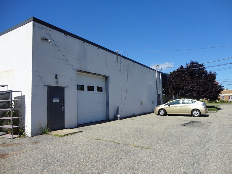 More Photos Of 23 Fairfield Pl, West Caldwell Warehouse For Lease