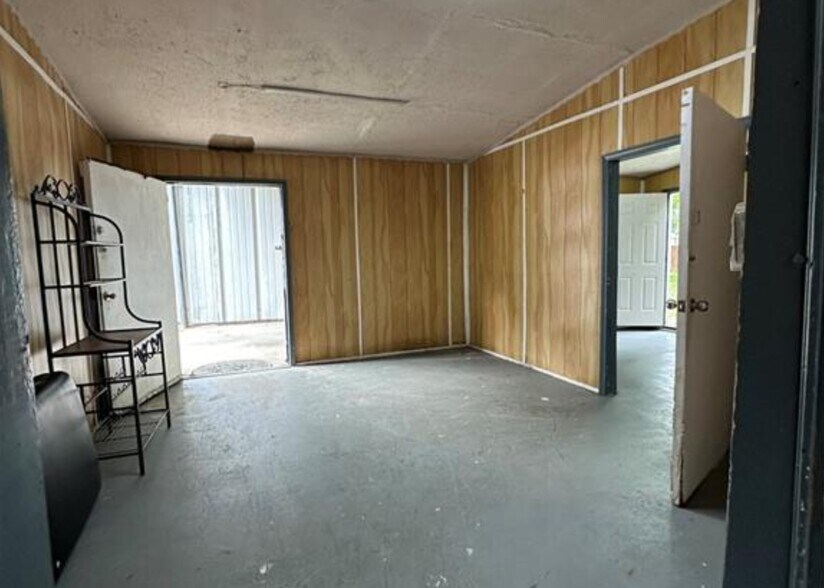More Photos Of 1521 Lee Road 379, Smiths Station Freestanding For Sale