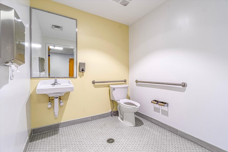 More Photos Of 481 Shores Blvd, Saint Augustine Medical For Sale