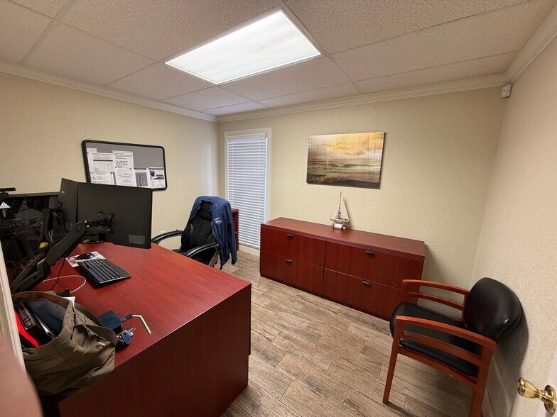 More Photos Of 1302 W Busch Blvd, Tampa Office For Sale