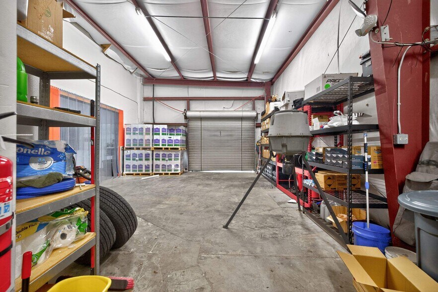 More Photos Of 3500 N Palafox St, Pensacola Showroom For Sale