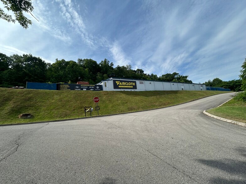 More Photos Of 8812 Kingston Pike, Knoxville Warehouse For Lease