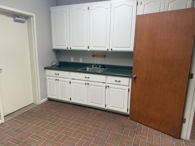 More Photos Of 195 Gossom Switch Rd, Wetumpka Office For Sale
