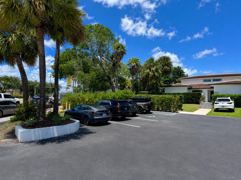 More Photos Of 1031 N Miami Beach Blvd, North Miami Beach Office For Sale