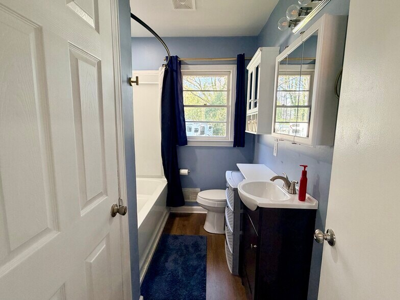 More Photos Of 1400 Pearman Dairy Rd, Anderson Office For Sale