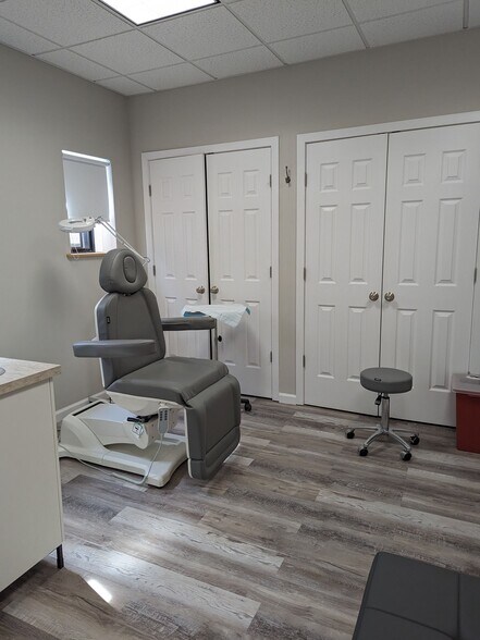 More Photos Of 60 Queens St, Syosset Medical For Lease