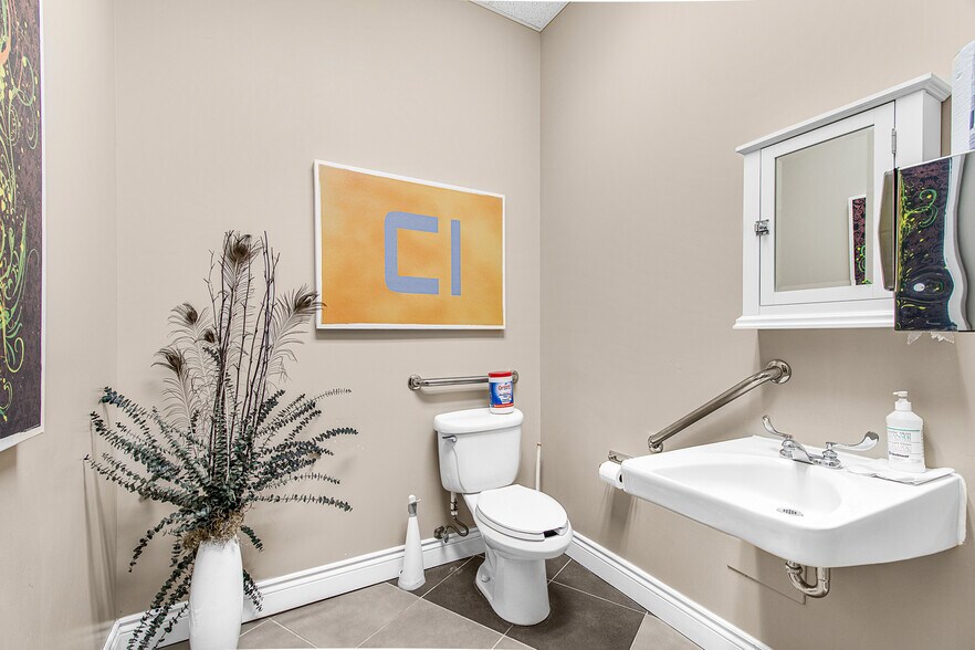 More Photos Of 126 Iber Rd, Ottawa Showroom For Sale