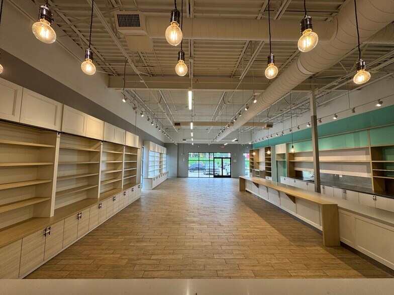 More Photos Of 2015 W Foxwood Dr, Raymore Unknown For Lease