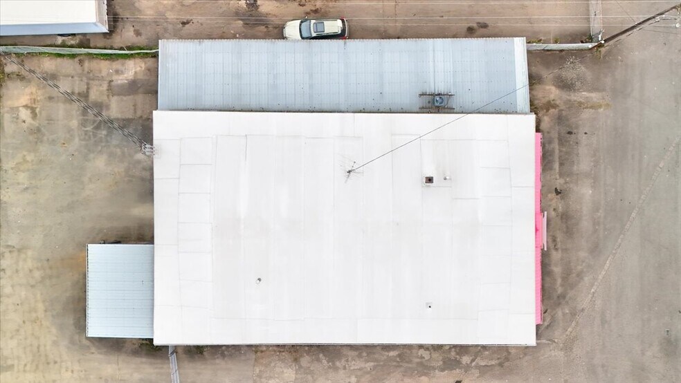 More Photos Of 890 N Main St, Independence Warehouse For Sale