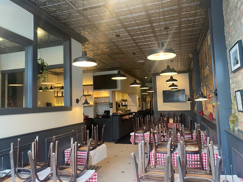 More Photos Of 1101-1103 S Blvd, Oak Park, Oak Park Storefront Retail Residential For Sale