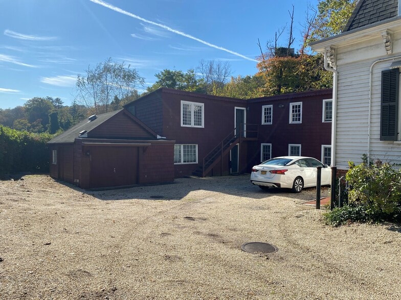 More Photos Of 1326 Old Northern Blvd, Roslyn Office For Lease