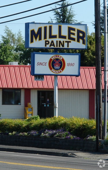 More Photos Of 390 Lancaster Dr NE, Salem Freestanding For Sale