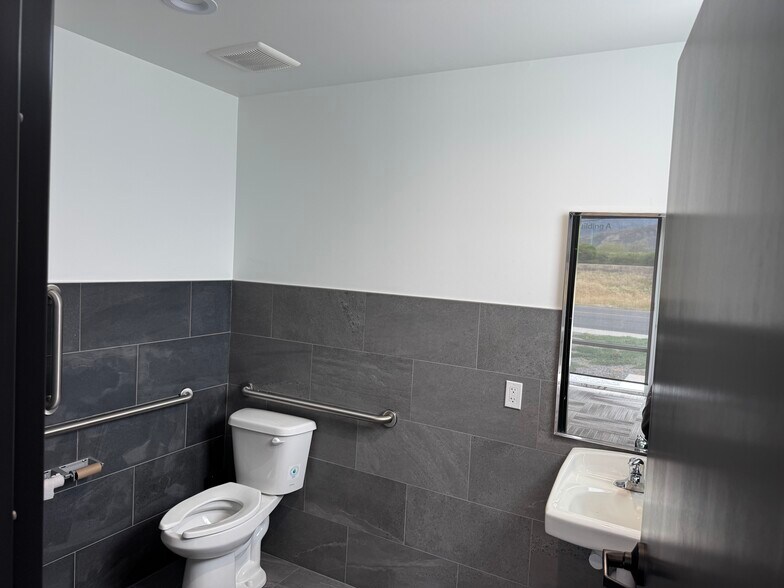 More Photos Of 140 S Main St, Lindon Medical For Lease