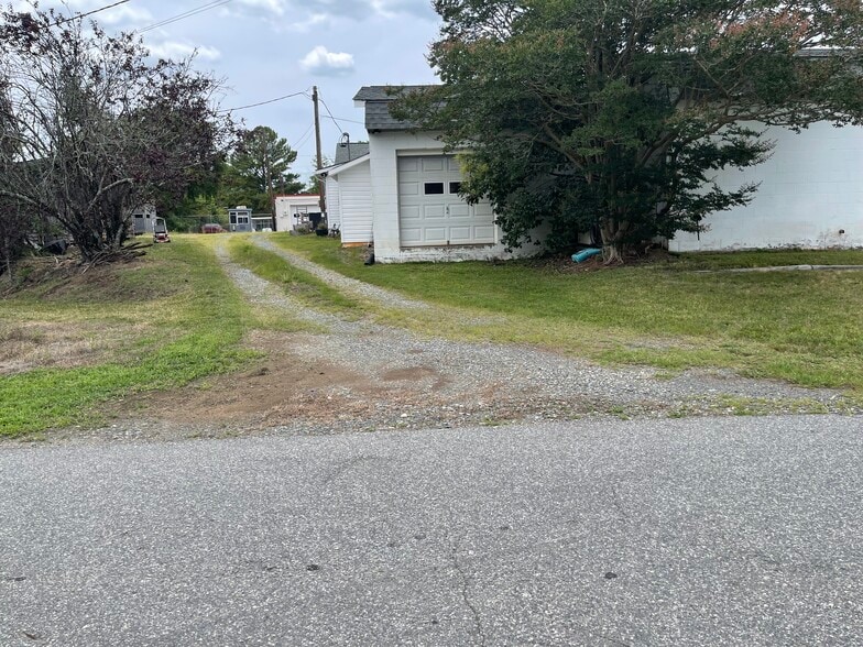 More Photos Of 11 Bell Ave, Denton Flex For Sale