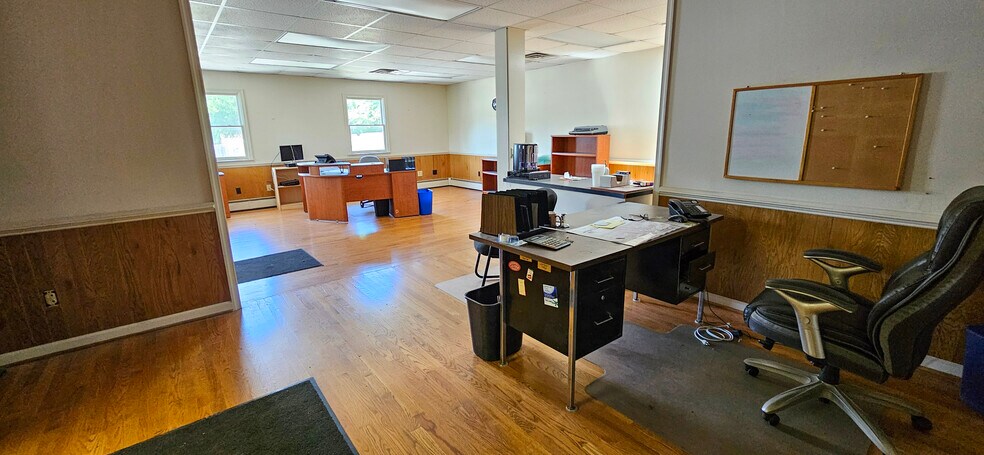 More Photos Of 2412 Marsh St, Lynchburg Showroom For Sale