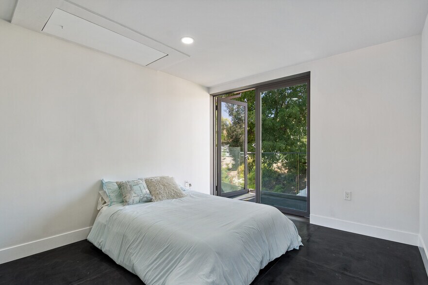 More Photos Of 7501 Linley Ln, Canoga Park Specialty For Sale