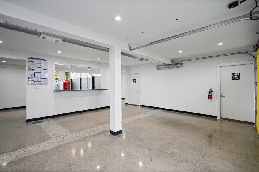 More Photos Of 1802-1808 El Camino Real, Redwood City General Retail For Lease