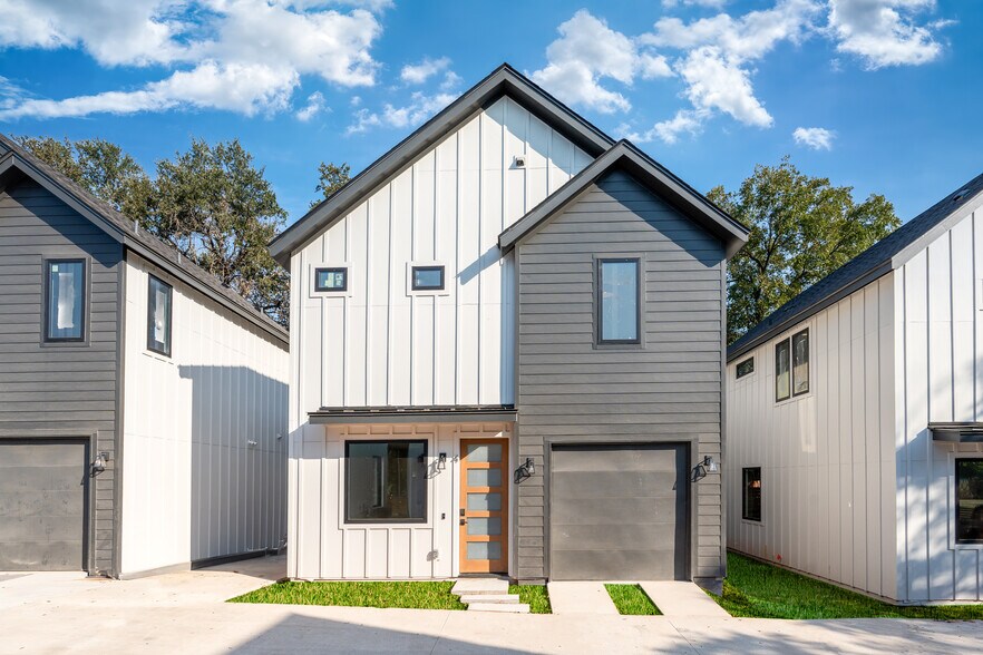 More Photos Of 3001 E 51st St, Austin Apartments For Sale