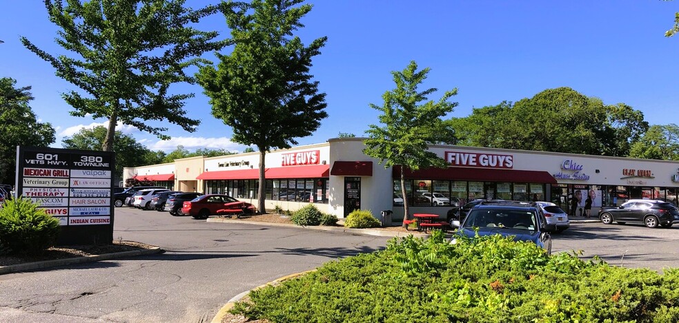 Primary Photo Of 601 Veterans Memorial Hwy, Hauppauge General Retail For Lease