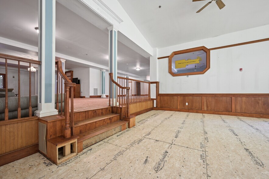 More Photos Of 56 Main St, Stamford Hotel For Sale