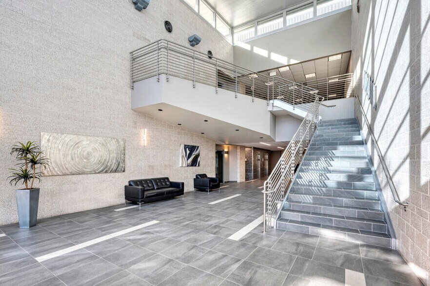 More Photos Of 690 N Cofco Center Ct, Phoenix Medical For Lease