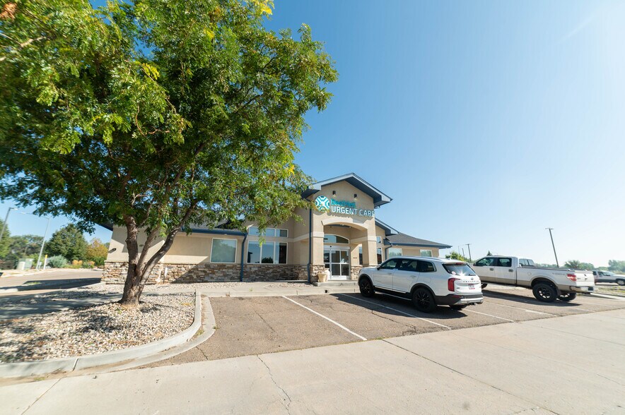 More Photos Of 7950 6th St, Wellington Medical For Lease