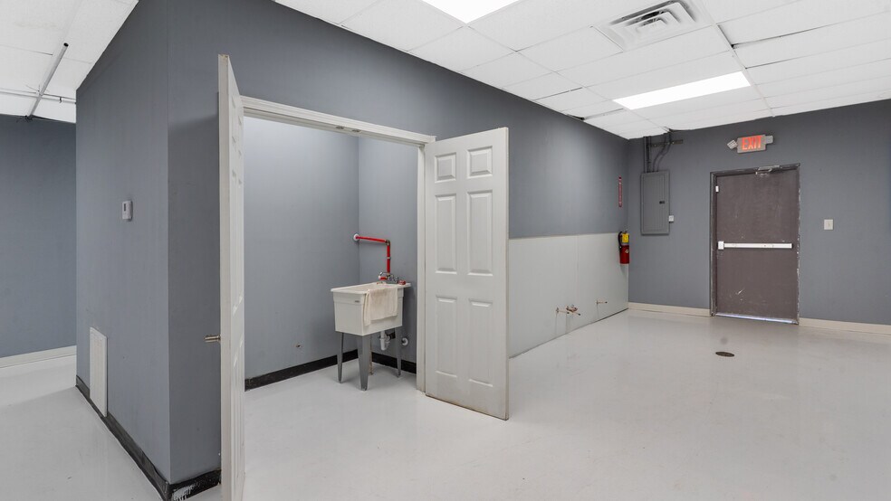 More Photos Of 2871 Main St, Atlanta Freestanding For Lease