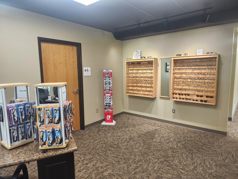 More Photos Of 705 Baptiste Dr, Paola Medical For Sale