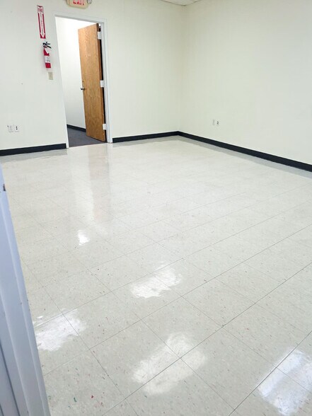 More Photos Of 208-214 Commerce Pl, Elizabeth Office For Lease