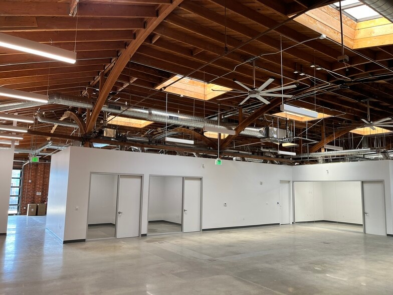 More Photos Of 900 E 4th St, Los Angeles Research And Development For Lease