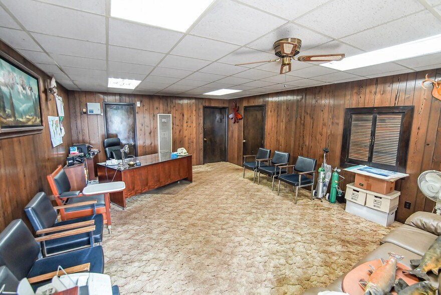 More Photos Of 960 French Rd, Cheektowaga Light Distribution For Sale