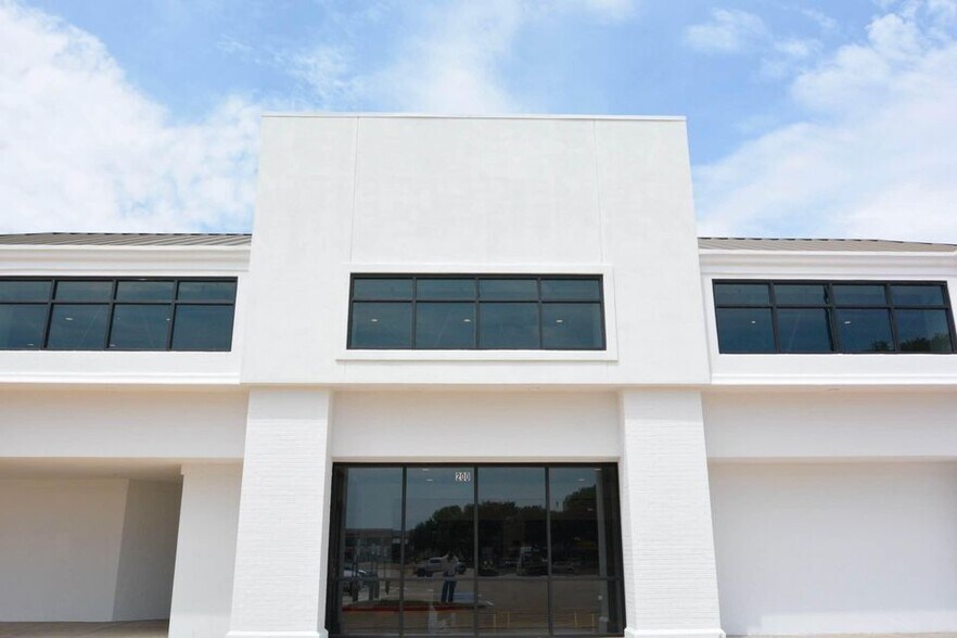 More Photos Of 2661 Midway Rd S, Carrollton Showroom For Lease