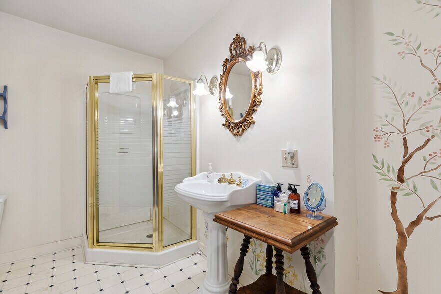 More Photos Of 67 Pleasant View Rd, Bradford Hotel For Sale