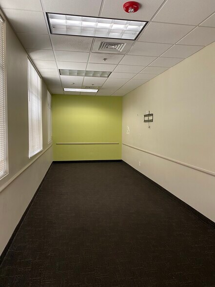 More Photos Of 681 Goodlette Rd N, Naples Medical For Sale