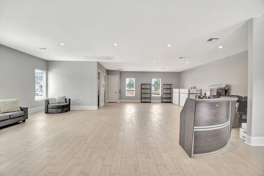 More Photos Of 31360 Nichols Sawmill Rd, Magnolia Medical For Lease