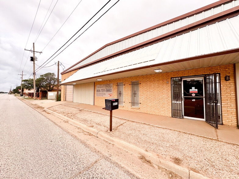More Photos Of 2213 N Quaker Ave, Lubbock Self Storage For Sale