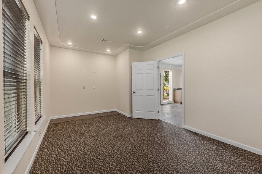 More Photos Of 204 4th, Dover Office For Lease