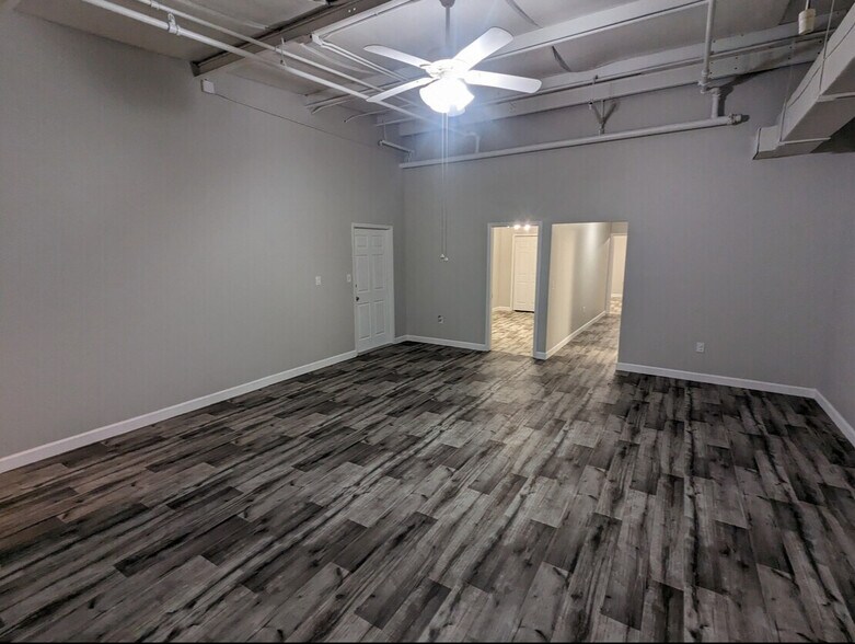 More Photos Of 201 E Main St, Leesburg Self Storage For Lease
