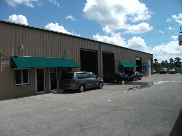 More Photos Of 2621 NE 9th Ave, Cape Coral Warehouse For Lease
