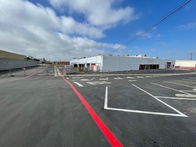 More Photos Of 1917-1921 E Mariposa Ave, El Segundo Warehouse For Lease
