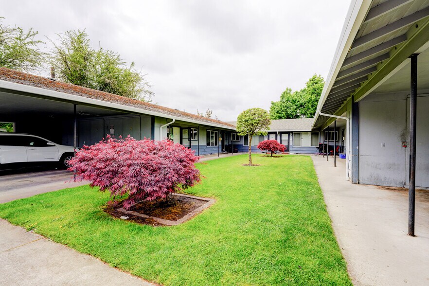 More Photos Of 1049 SE Walnut St, Hillsboro Apartments For Sale