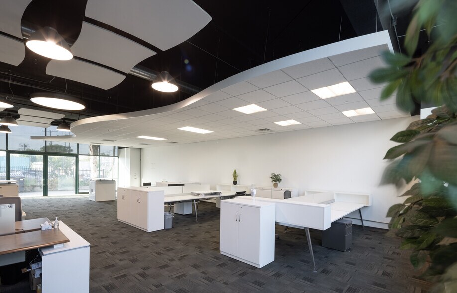 More Photos Of 5450 W 83rd St, Los Angeles Research And Development For Lease