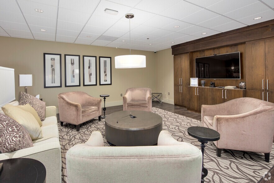 More Photos Of 505 Huntmar Park Dr, Herndon Office For Lease