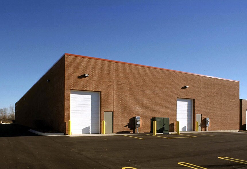 More Photos Of 232-236 S Westgate Dr, Carol Stream Warehouse For Sale